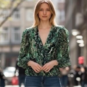 Alice + Olivia Luba Top Gathered Snake-Print Blouse Workwear Office Approved.